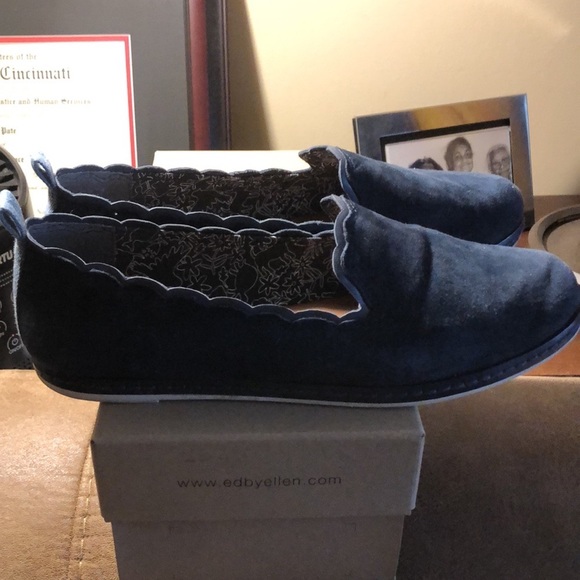 Womens flat shoes size 8.5, Navy Blue, KID SUEDE - Picture 3 of 7